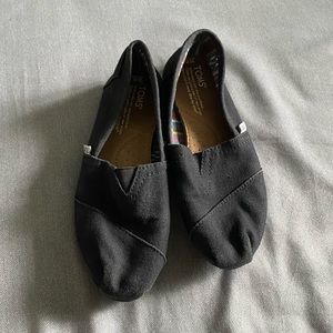 Black Tom’s shoes